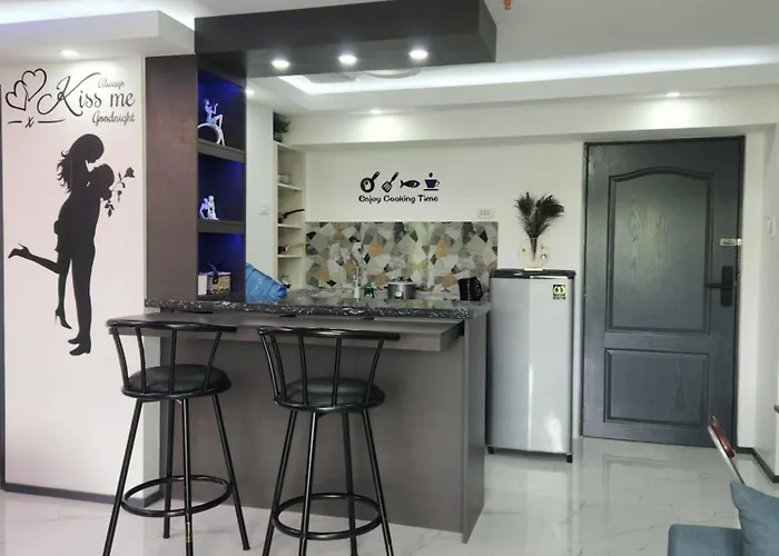 Azur B316 Near Airport, Netflix, Stylish, Cozy With Swimming Pool *