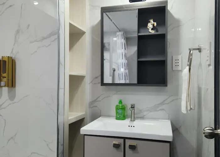 Apartment Azur B316 Near Airport, Netflix, Stylish, Cozy With Swimming Pool Lapu-Lapu City