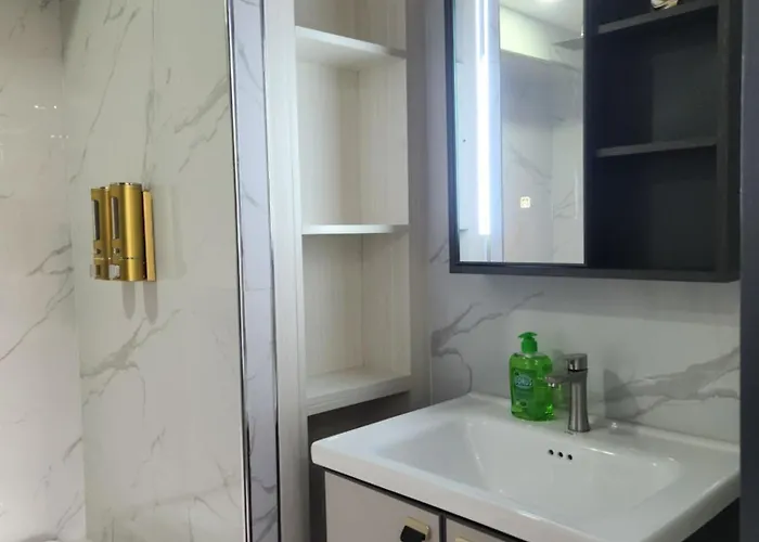 Azur B316 Near Airport, Netflix, Stylish, Cozy With Swimming Pool Lapu-Lapu City