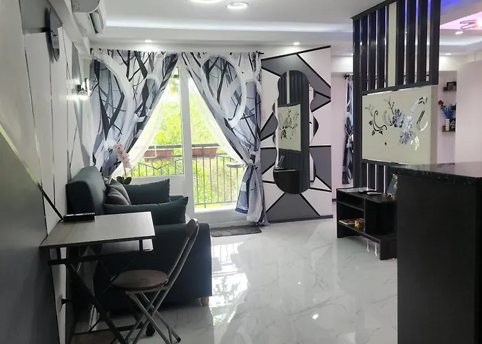 Azur B316 Near Airport, Netflix, Stylish, Cozy With Swimming Pool