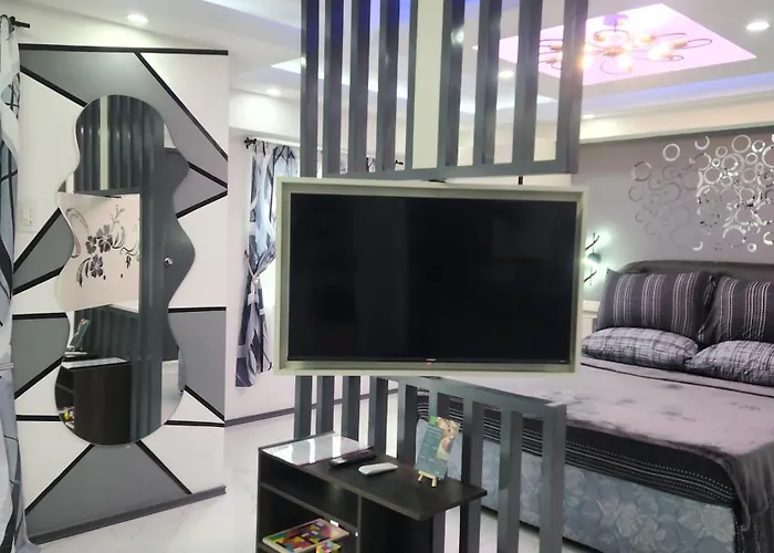 Apartment Azur B316 Near Airport, Netflix, Stylish, Cozy With Swimming Pool *