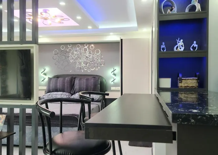 Azur B316 Near Airport, Netflix, Stylish, Cozy With Swimming Pool