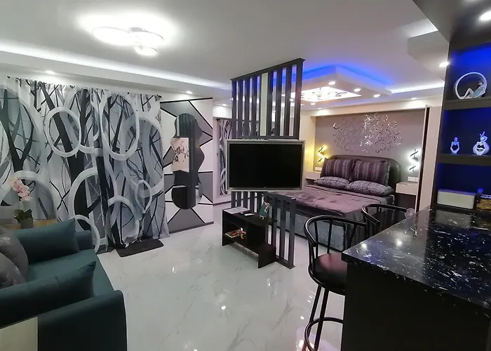 Azur B316 Near Airport, Netflix, Stylish, Cozy With Swimming Pool Apartment