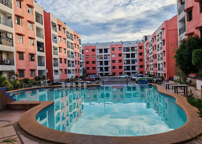 Azur B316 Near Airport, Netflix, Stylish, Cozy With Swimming Pool Apartment Lapu-Lapu City